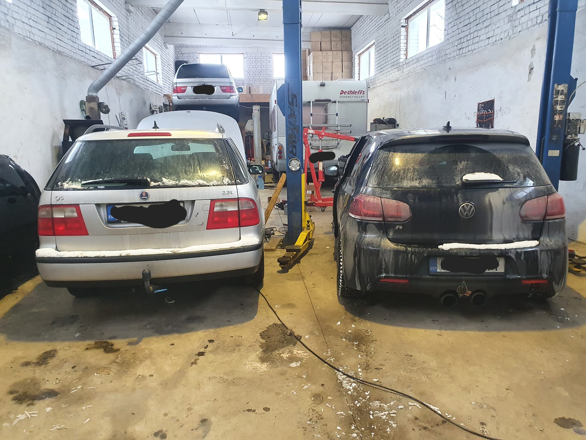 RS Auto 24 töökoda – autod tõstukil