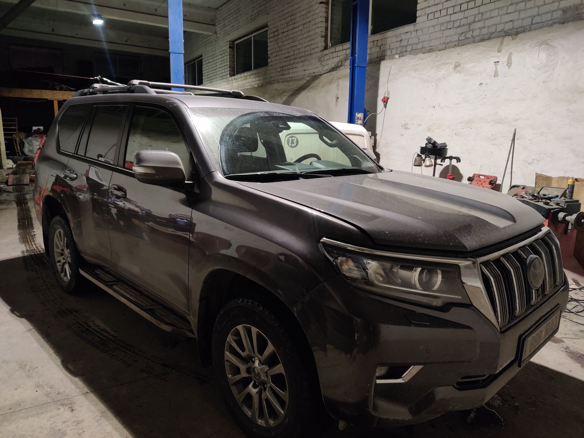 Toyota Land Cruiser töökjas